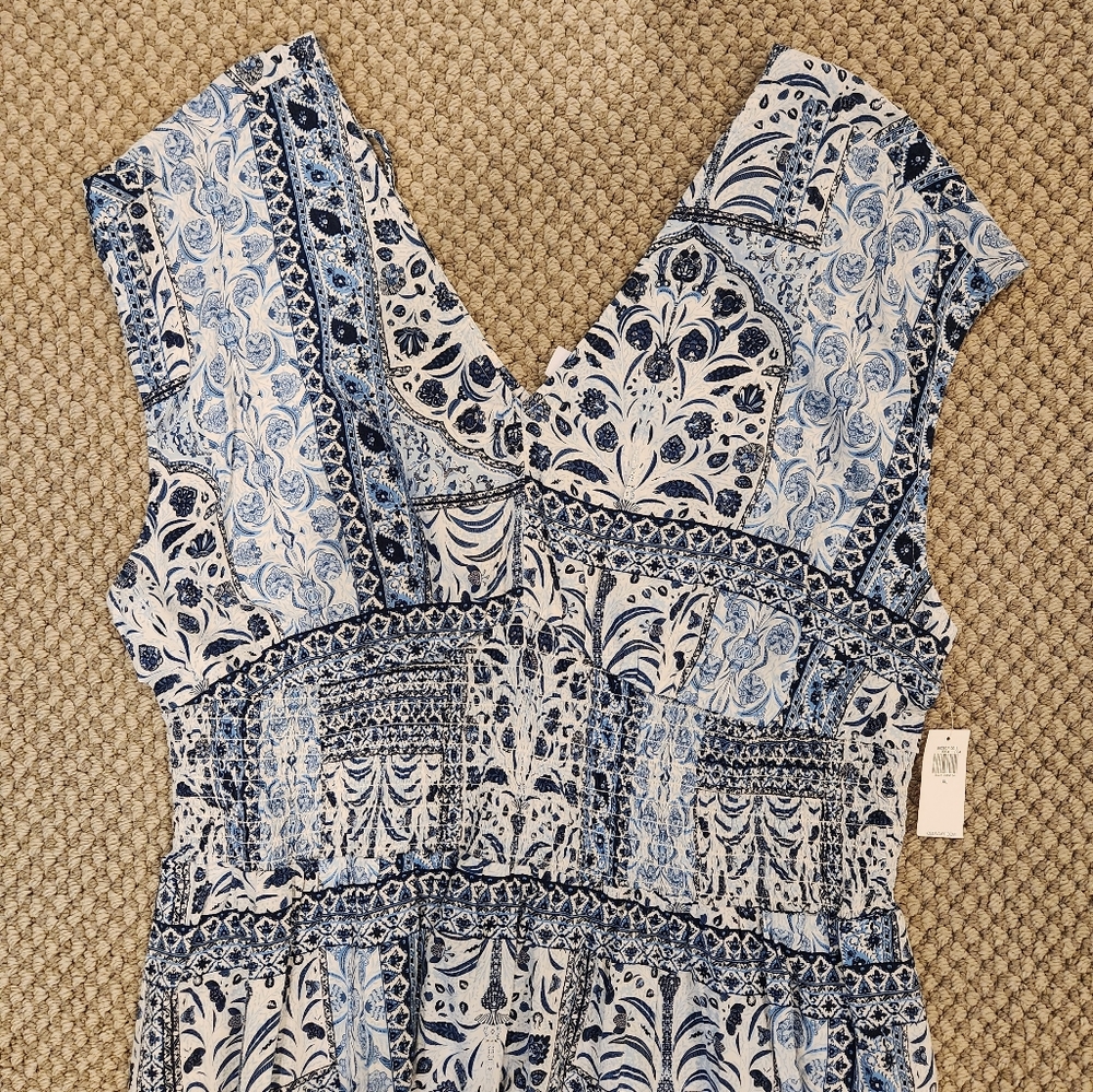 Old Navy Blue and White Patterned V Neck Smocked Waist Dress XL NWT